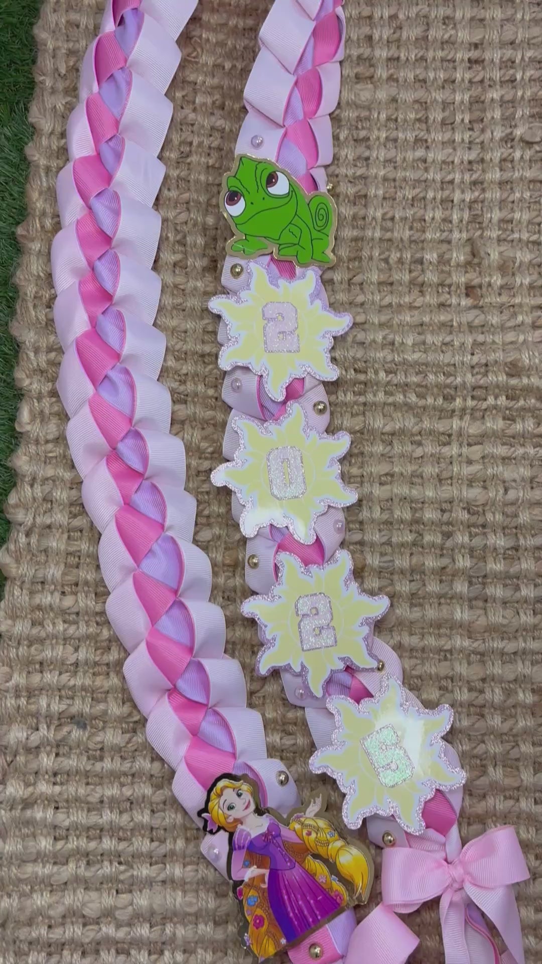 Custom Graduation Lei – Cynthia's paper flowers